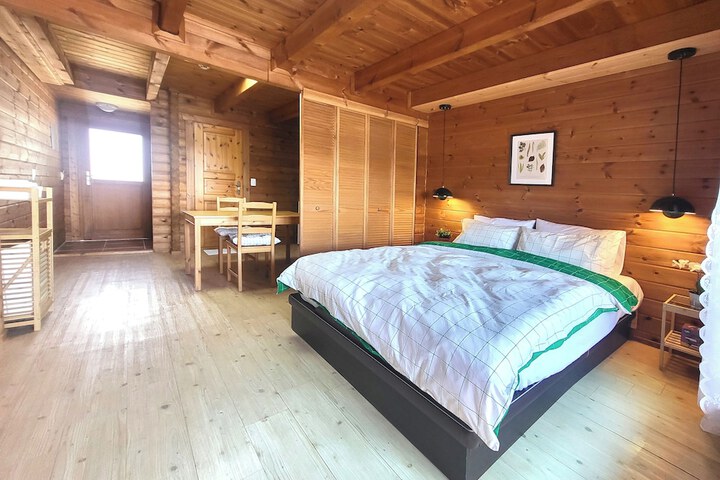 Room 25 of 70