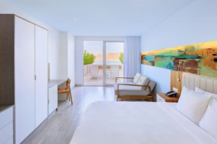 Room 15 of 83