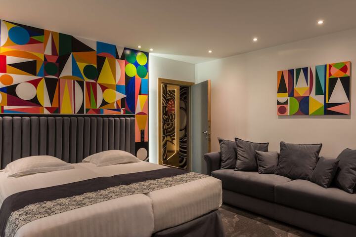 Room 43 of 104