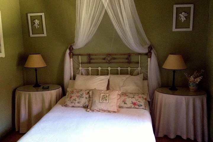 Room 4 of 18