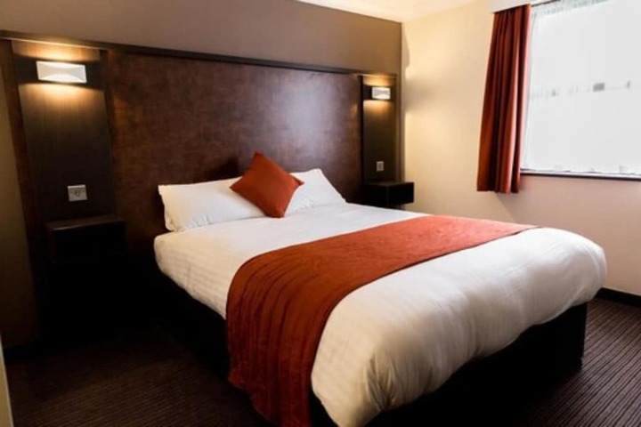 Room 10 of 74