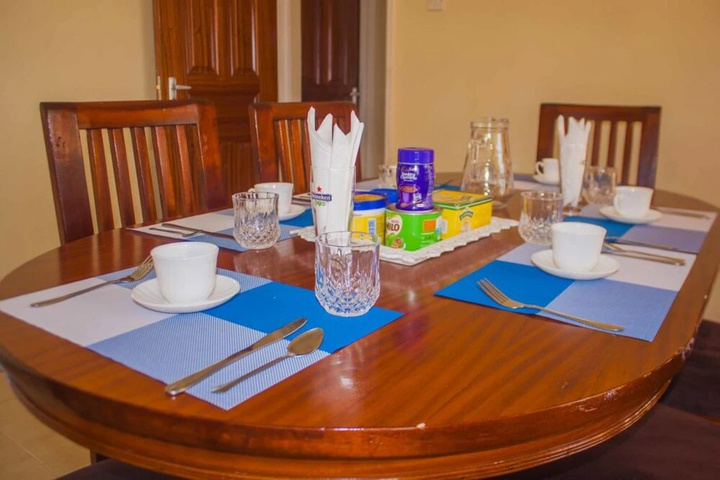 Dining 13 of 14