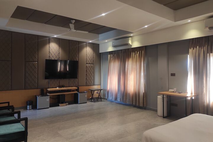 Room 11 of 66