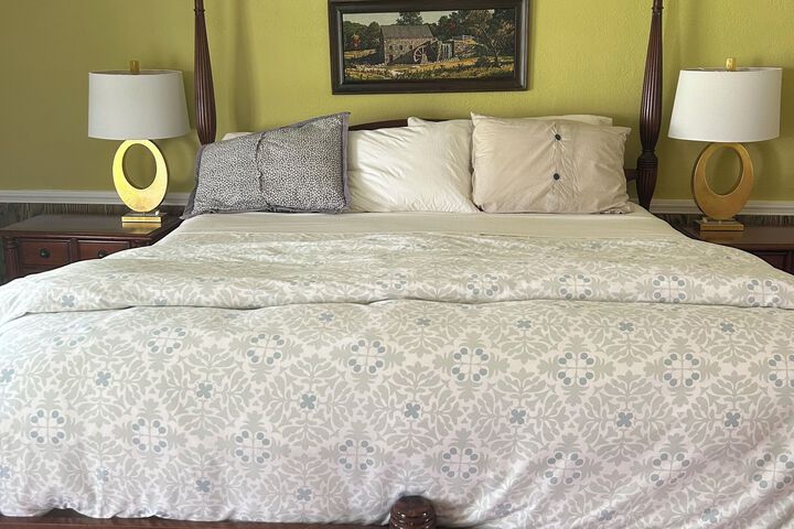 Room 4 of 6