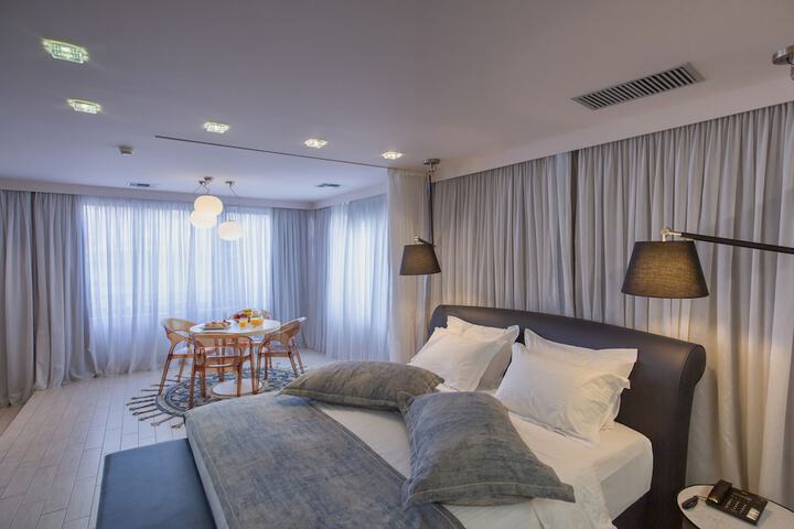 Room 29 of 90