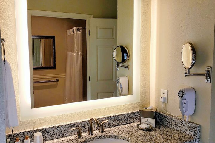 Room 118 of 169