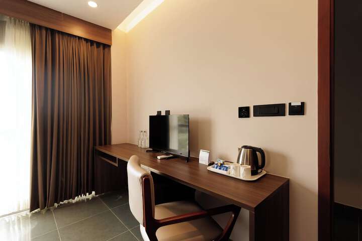 Room 8 of 37