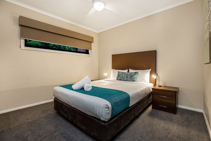 Room 7 of 76