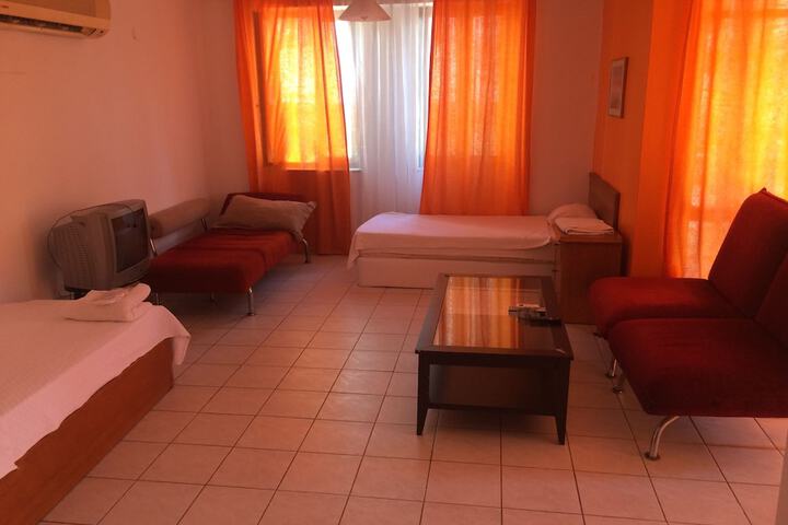 Room 5 of 18