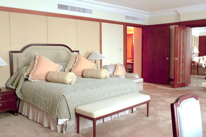 Room 9 of 117