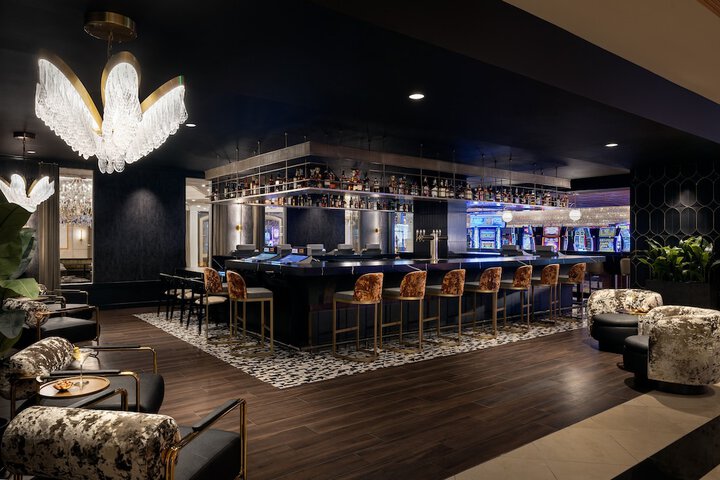 Lounge 62 of 70
