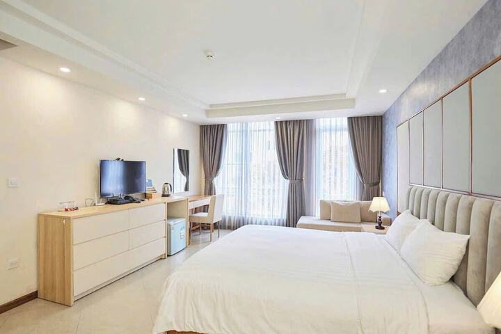 Room 9 of 14
