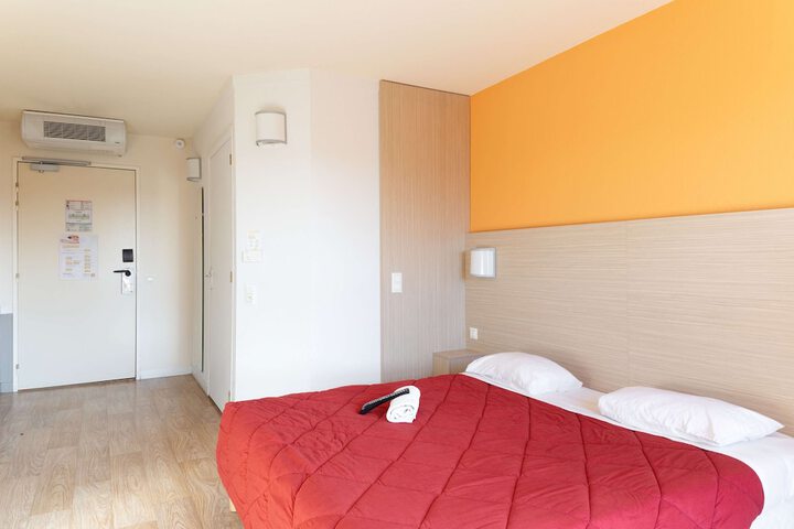 Room 14 of 27