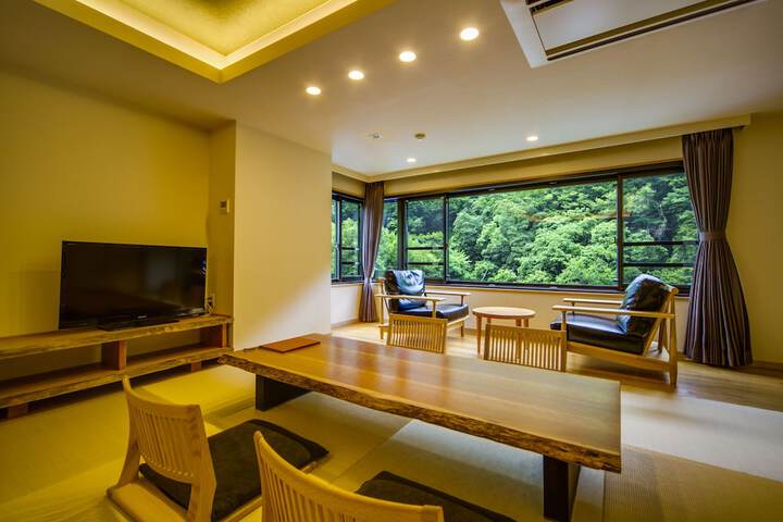 Room 10 of 43