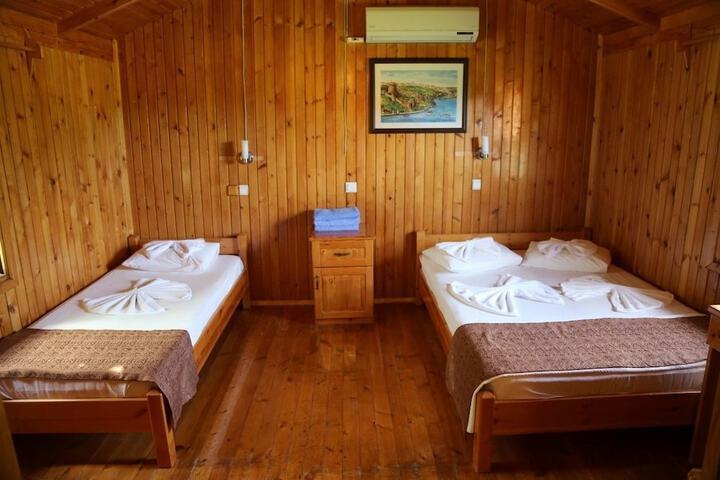 Room 8 of 39