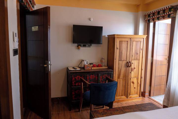 Room 12 of 42