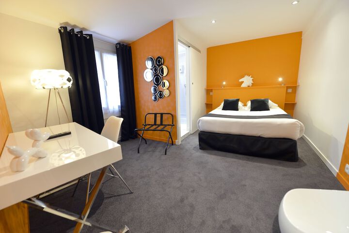 Room 3 of 44