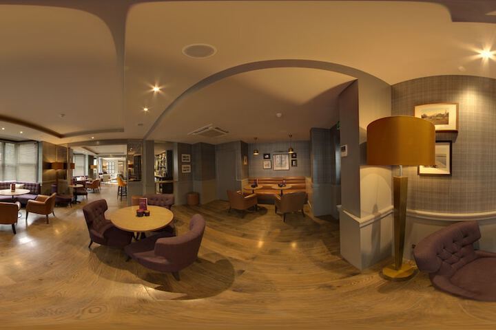 Lounge 38 of 51