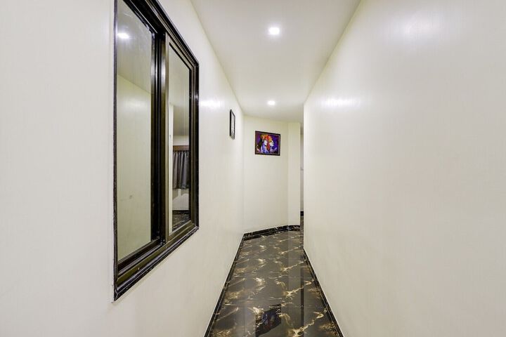 Ballroom/Hall 28 of 35