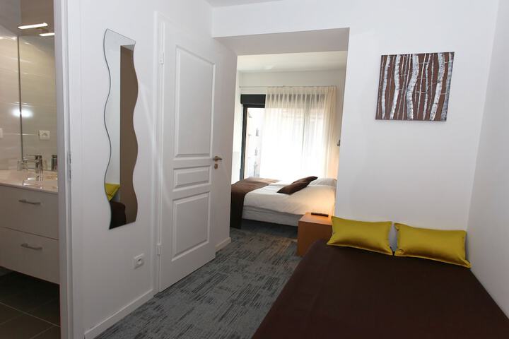 Room 13 of 68