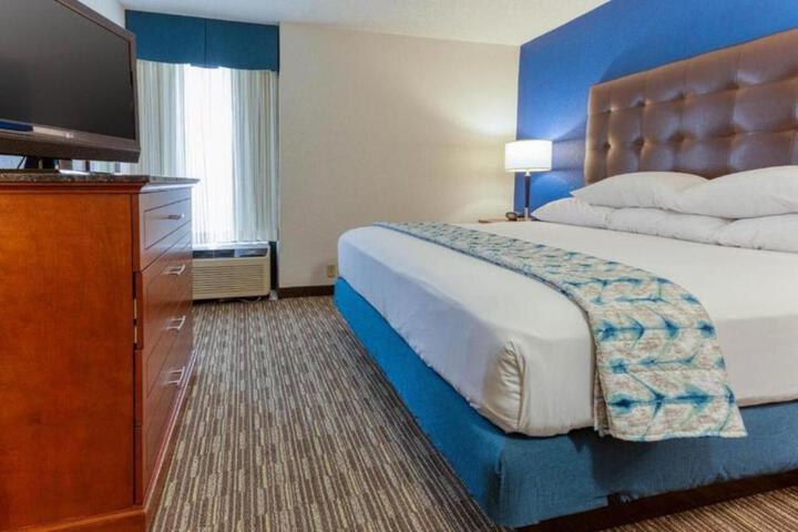 1 King Bed (26 of 33)