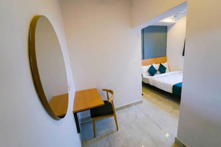 Room 8 of 18