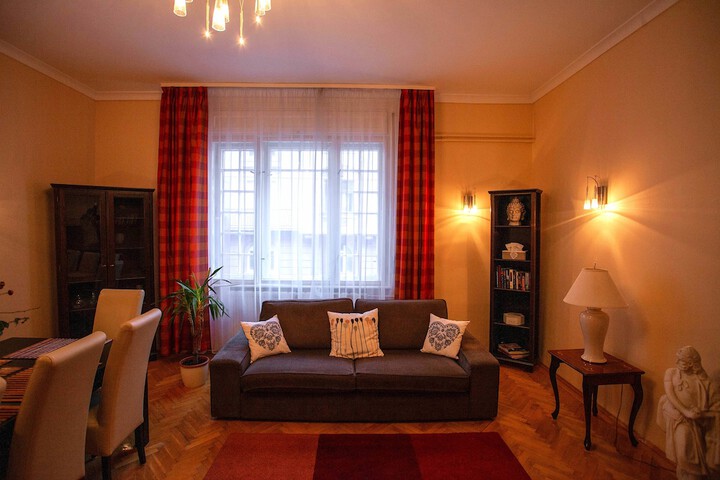 Room 10 of 13