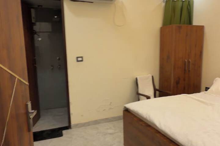 Room 25 of 54