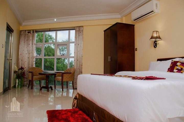 Room 5 of 10