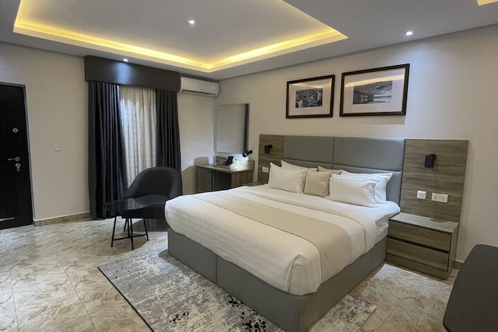 Ringruby Hotel Oladipo Bateye