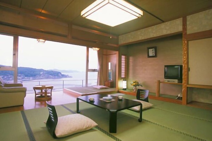 Room 4 of 13