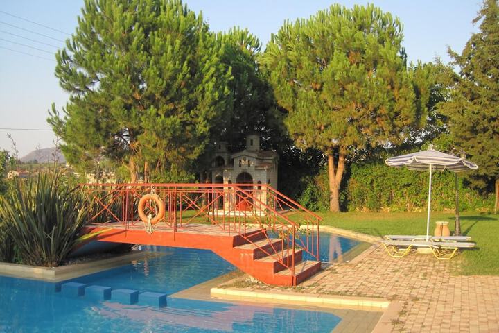 Hotel with Pool