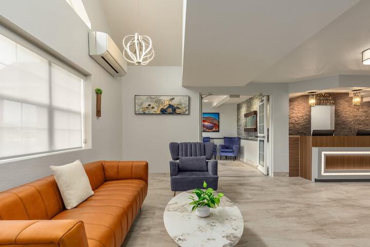 Entrance & Lobby