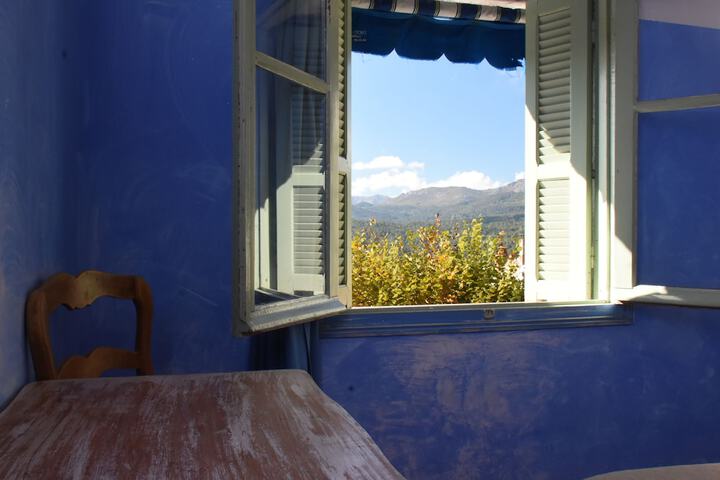 Room 6 of 27