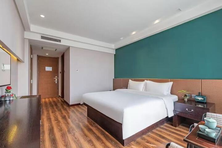 Room 15 of 25