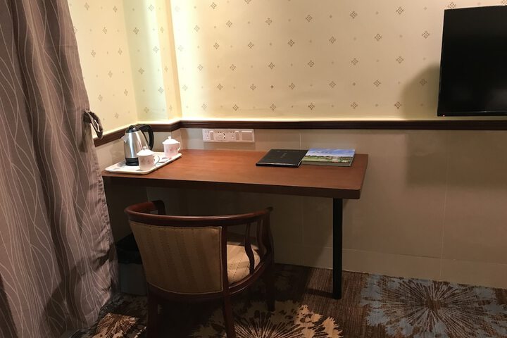 Room 17 of 28