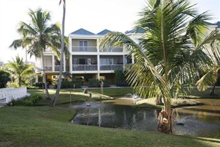 Hotel Exterior 11 of 35