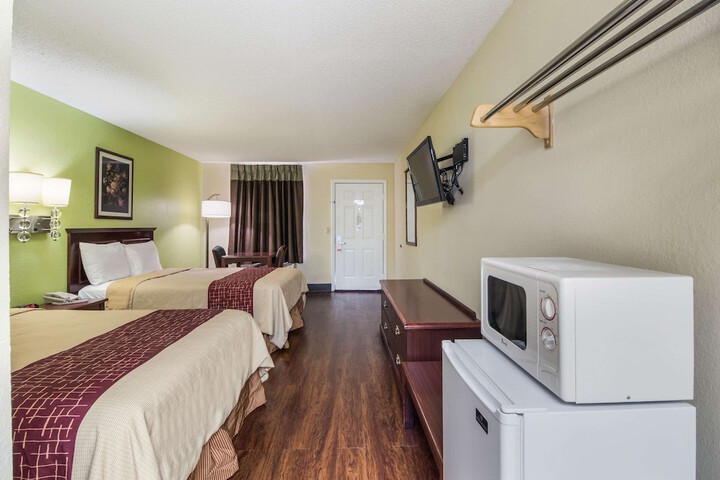2 Double Beds (1 of 8)