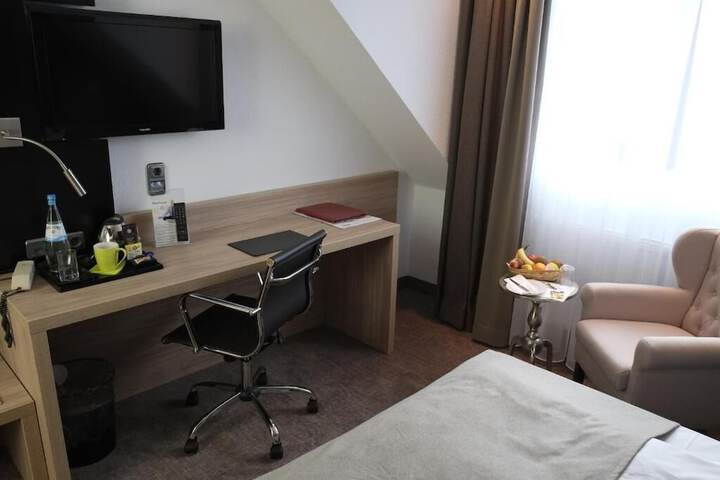 Room 10 of 36