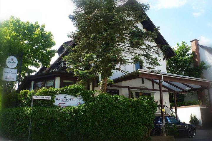 WALDHOTEL KELKHEIM
