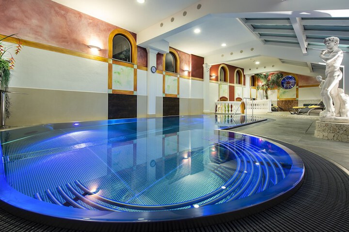 Pool 18 of 51