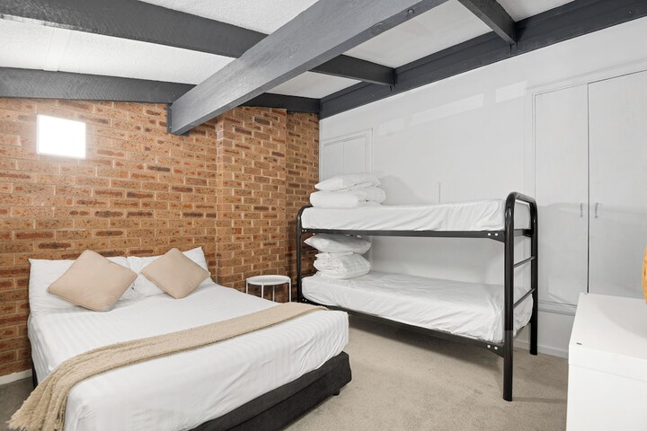 Room 35 of 73