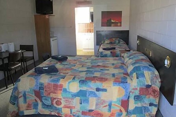 Room 2 of 18