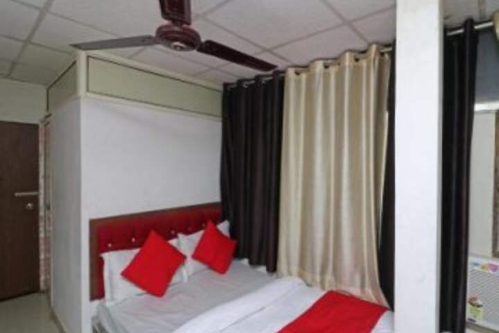 OYO 29654 Hotel Satellite & Restaurant