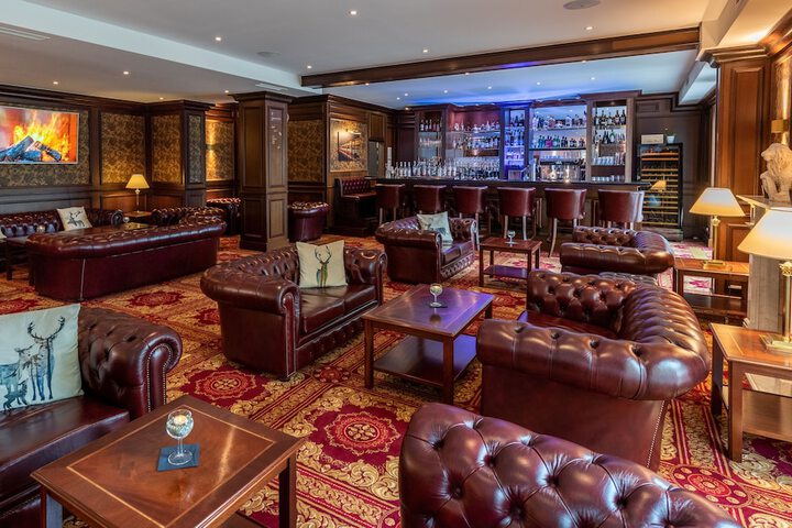 Lounge 72 of 92