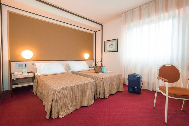 Room 17 of 80