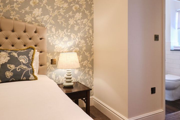 Room 10 of 145