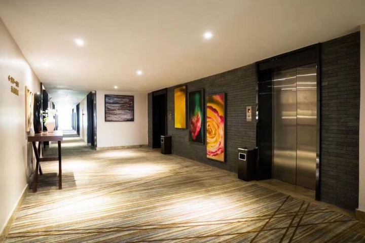 Ballroom/Hall 9 of 10