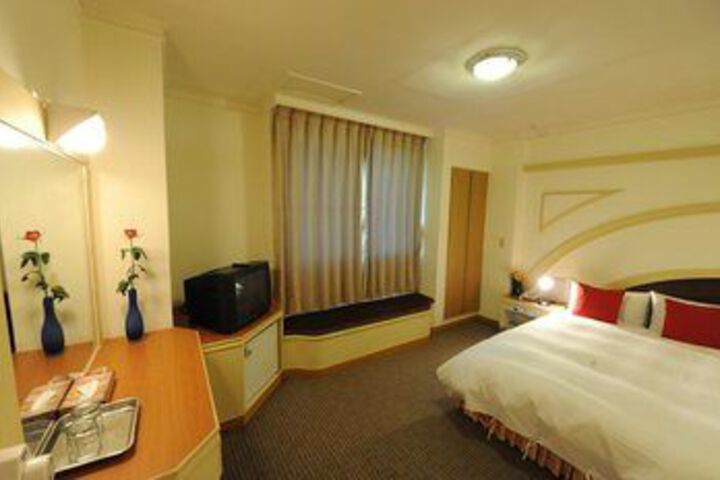 Room 9 of 42