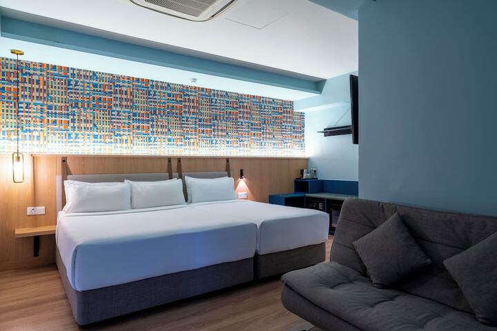 Room 12 of 27